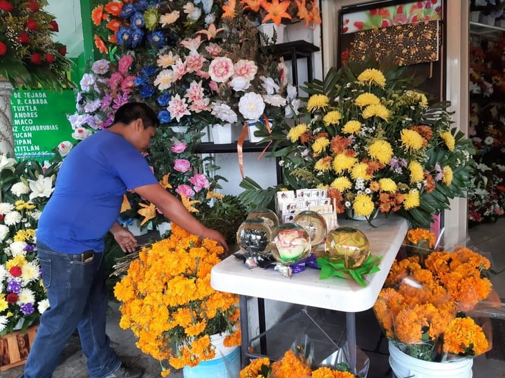 Floristas preparados para las ventas de noviembre