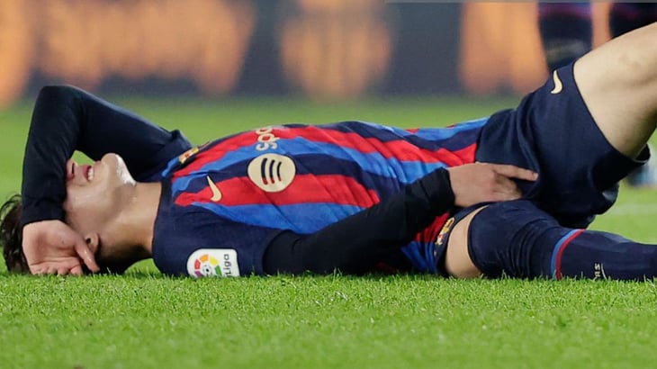 Futbolista del Barcelona recibe terrible golpe durante choque contra Athletic Bilbao