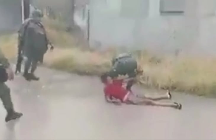 VIDEO: '¡Está vivo todavía!', militares salvan a niño de morir electrocutado en Escuinapa, Sinaloa 