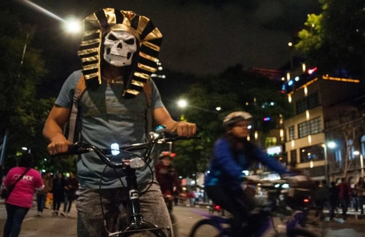 ¡Prepara tu disfraz! Fecha, ruta y actividades del Paseo Nocturno de Muévete en Bici por Día de Muertos
