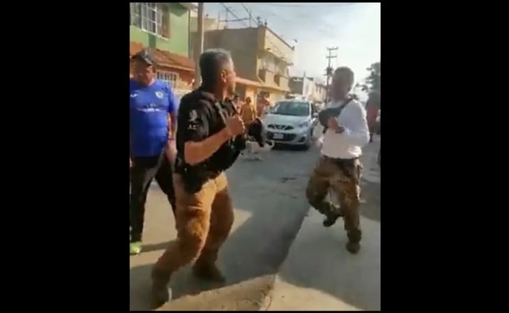 Detienen a ciudadano que se peleó con un policía en calles de Ecatepec