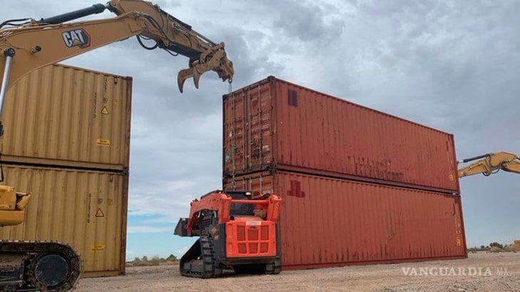Arizona instala contenedores en la frontera con México