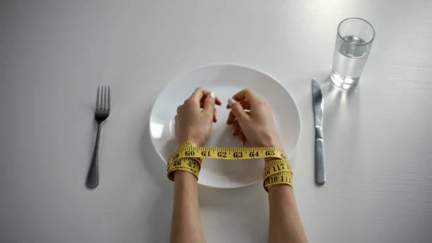 ¿ya sabes cuales son los trastornos alimenticios? …… ¿no?  Aquí te contamos todo a cerca de ellos