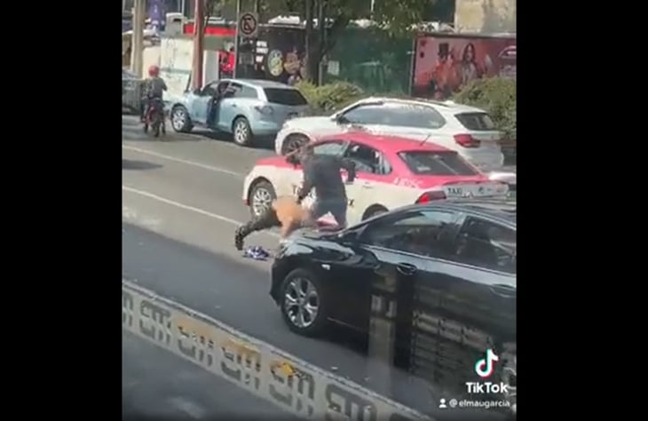 'Perro Aguayo sobre la Bestia Salvaje', graban pelea de taxista contra automovilista y le ponen audio de la Lucha Libre