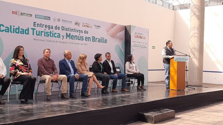 Restaurantes en Monclova adquieren menús en sistema braille para inclusión