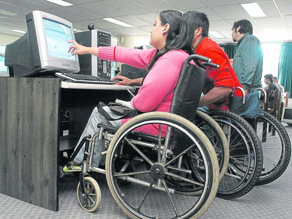 Personas con discapacidad sufren de discriminación laboral