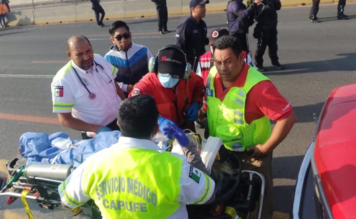 Volcadura de combi en la México-Puebla deja 14 lesionados