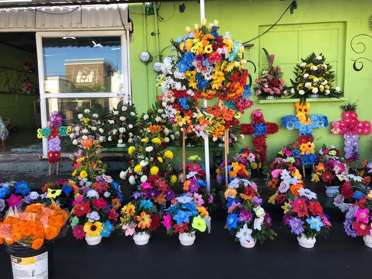 ¿Cuánto cuesta regalar flores a los difuntos en Monclova?