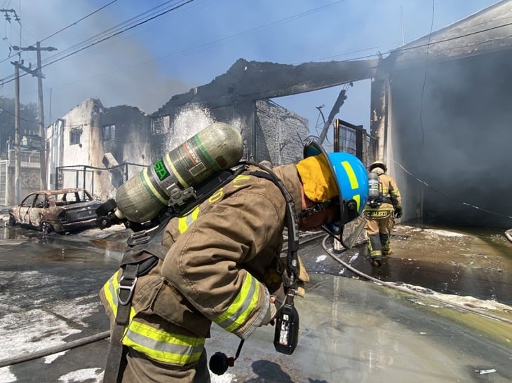 Incendio en fábrica de químicos en Tlaquepaque deja varios daños