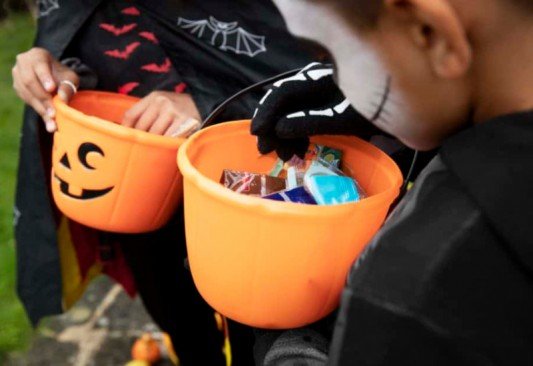 Sólo hasta las 9 de la noche permitirán a niños pedir Halloween en Eagle Pass, Texas