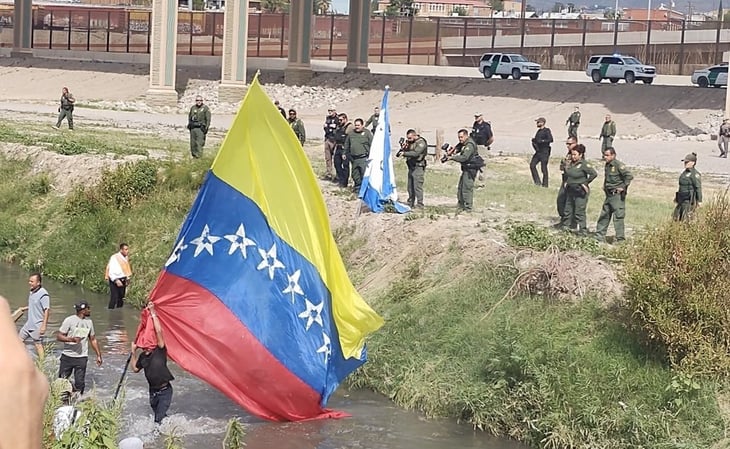 Migrantes venezolanos se manifiestan en Ciudad Juárez; patrulla fronteriza de EU los dispersa con balas de goma