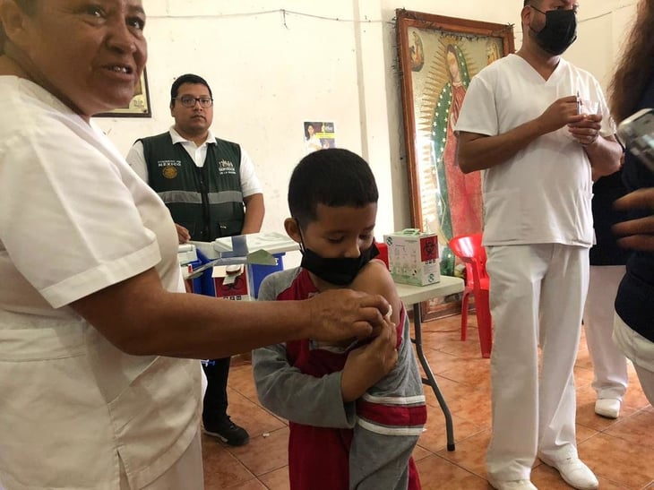 Infantes de 5 a 11 años reciben segunda dosis de vacuna COVID  en Monclova