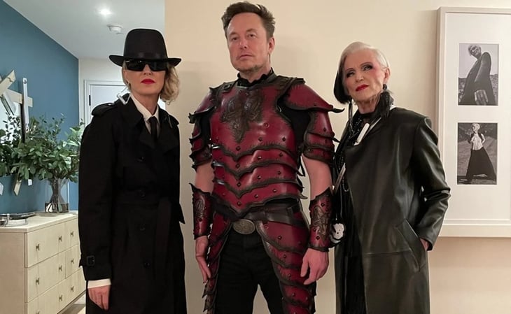 Con símbolo de Satanás, Elon Musk pasa Halloween disfrazado con su mamá