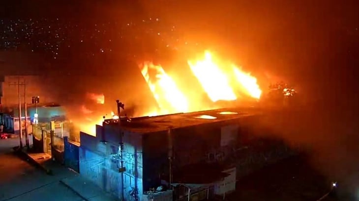 VIDEO: Incendio consume iglesia de Santa Maria Tulpetlac en Ecatepec