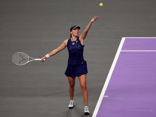 Iga Swiatek debuta con triunfo dentro del WTA Finals
