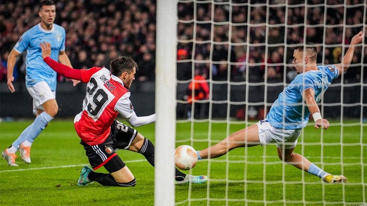¡Un gol que vale oro! Santi Giménez le dio la clasificación al Feyenoord