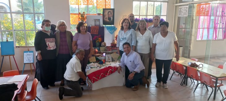 Biblioteca Margarita López rinde altar en homenaje a Berta Arzola en Monclova 