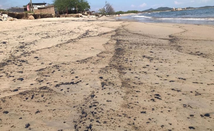 Pescadores denuncian nuevo derrame de Pemex en playas del Istmo de Oaxaca
