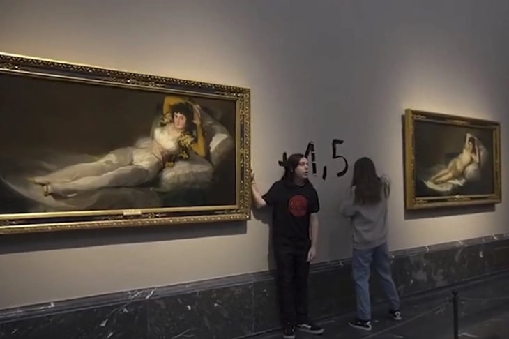 Activistas se pegan a 'La maja desnuda' y a 'La maja vestida' en Museo del Prado