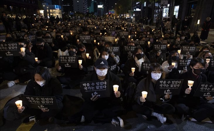 Miles lloran a víctimas de la tragedia en Seúl y piden dimisión del presidente