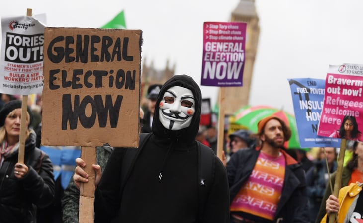 Activistas protestan en Londres por el coste de la vida y piden elecciones