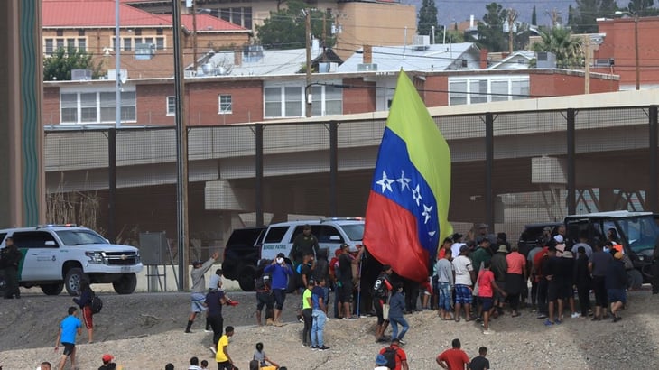 Desesperanza obliga a venezolanos a entregarse a la Border Patrol