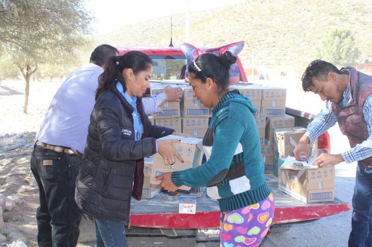 Familias del sector rural de Cuatro Ciénegas reciben leche