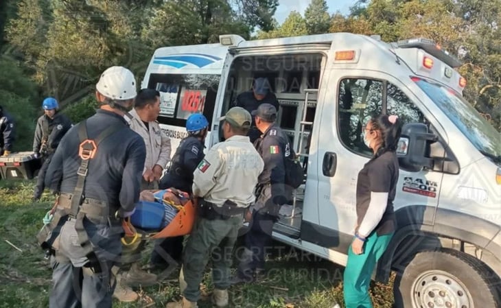 Rescatan a hombre de 70 años tras caer en barranca en parque La Malinche en Tlaxcala