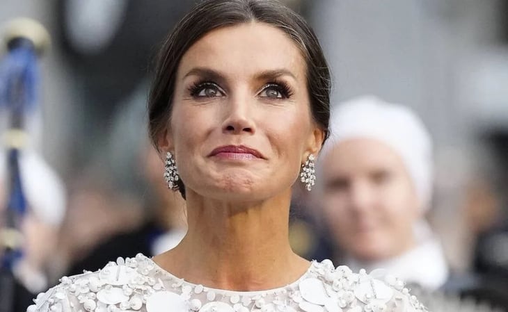 La reina Letizia lució el mismo vestido que su hija menor y las comparaciones no tardaron en llegar