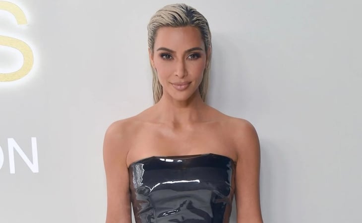 Kim Kardashian derrocha sensualidad en vestido semitransparente de látex