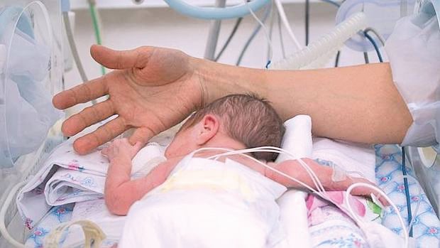 Mujer de 17 años da a luz a bebé prematuro y fallece al nacer