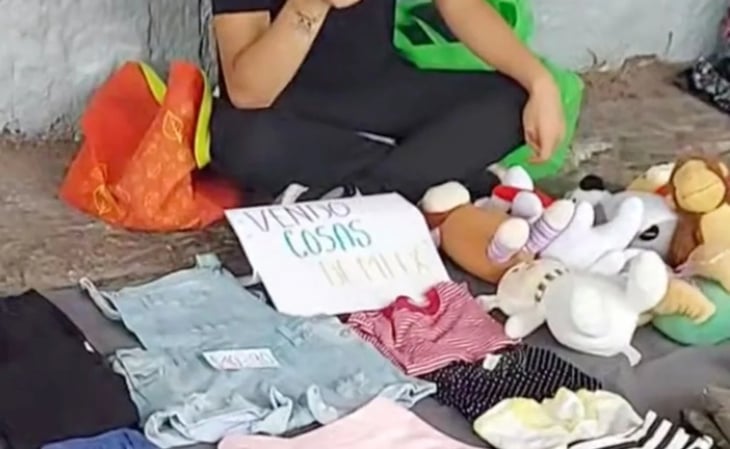 Joven vende las cosas de su ex afuera de CU y es viral en TikTok