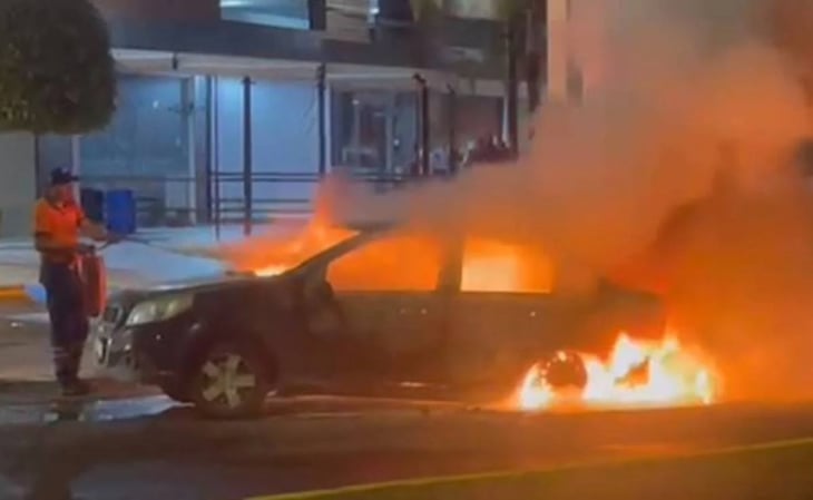 De nuevo, realizan bloqueos con autos incendiados en Celaya, Guanajuato