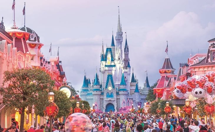 Disney alista despidos; busca recortar costos