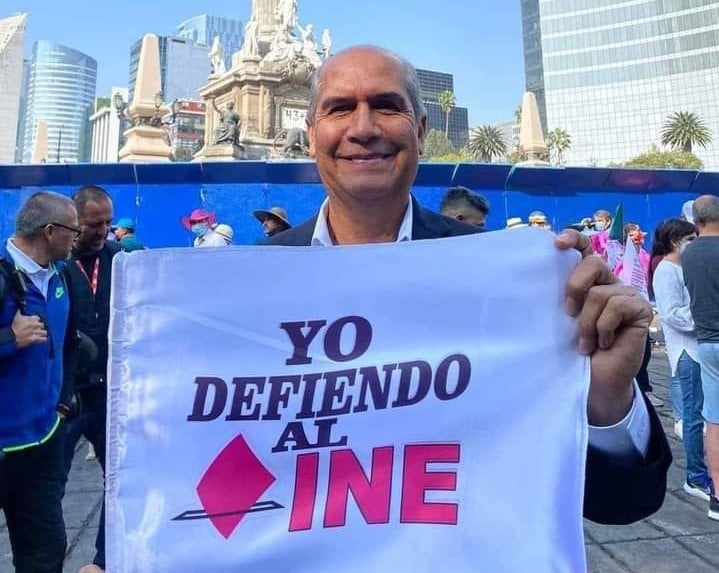 Mario Dávila defiende al INE desde la Ciudad de México