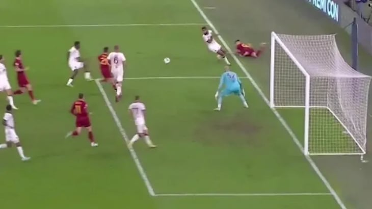 Dybala fabricó un penal y dio un tiro en el travesaño en el empate de Roma con Torino