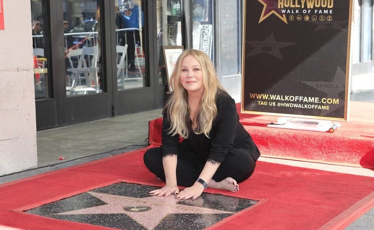 Tras un diagnóstico de esclerosis múltiple, Christina Applegate devela su estrella en Hollywood