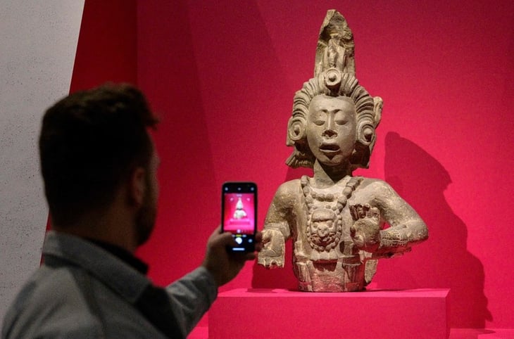 Mayas ya firmaban sus esculturas, demuestra exposición del MET