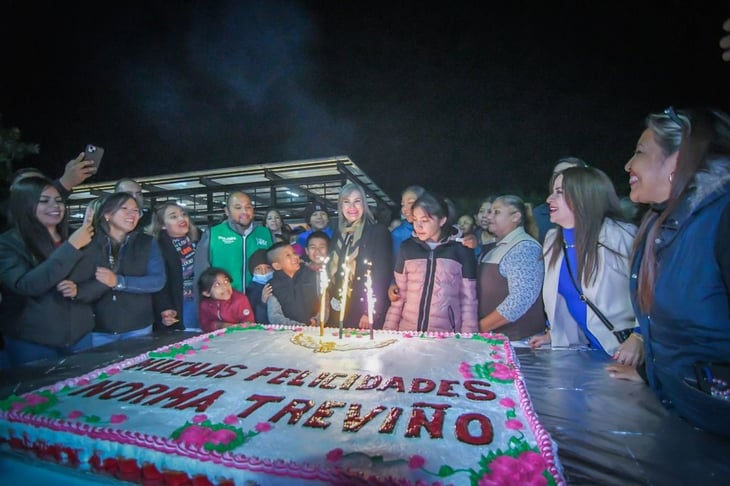 Norma Treviño celebra su cumpleaños con las familias de la colonia División del Norte de Piedras Negras 