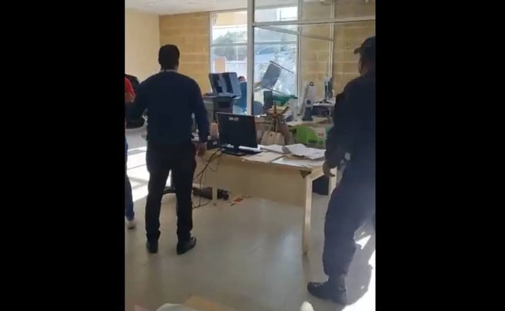 VIDEO: Detenido aprovecha descuido, amaga a personal y escapa de juzgado en Chapala, Jalisco