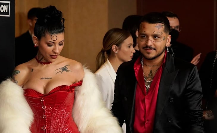 Cazzu arrasa en gala de los Latin Grammy con vestido rojo strapless de 'Jessica Rabbit'