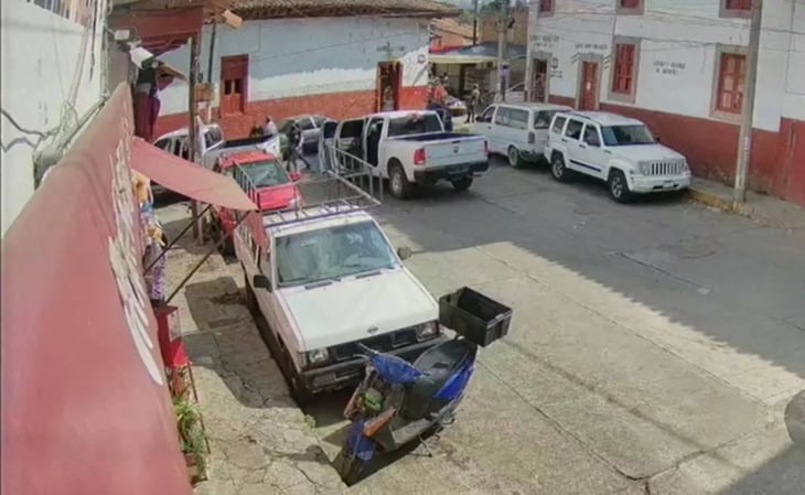 VIDEO: ¡A la vista de todos! Secuestran a 2 menores de edad en el centro de Pátzcuaro, Michoacán