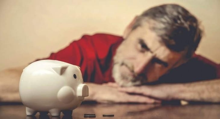 Adultos mayores no confían en bancos para dejar sus ahorros