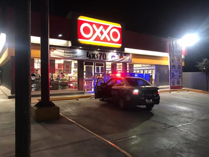Con pistola en mano delincuente asalta Oxxo de la Guadalupe en Monclova 