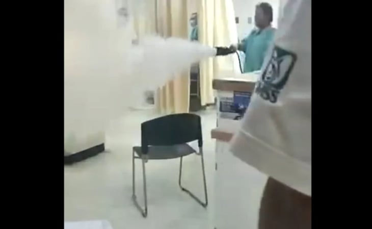 Video: Paciente ataca con un extintor a médicos y pacientes en el IMSS Saltillo