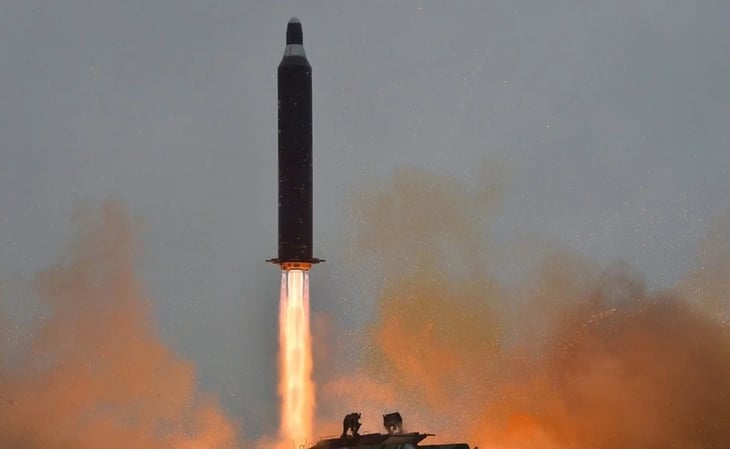 Corea del Norte lanza misil balístico intercontinental al norte de Japón; piden refugiarse