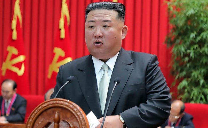 Norcorea pide 'acelerar la disuasión nuclear' tras presidir el lanzamiento de un misil balístico