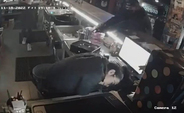 VIDEO: Así fue el ataque en bar de Celaya donde le disparan a empleadas