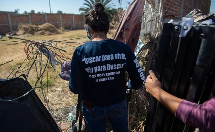 'Todos celebrando el Cervantino y nosotras desenterrando cuerpos': la otra realidad que se vive en Guanajuato