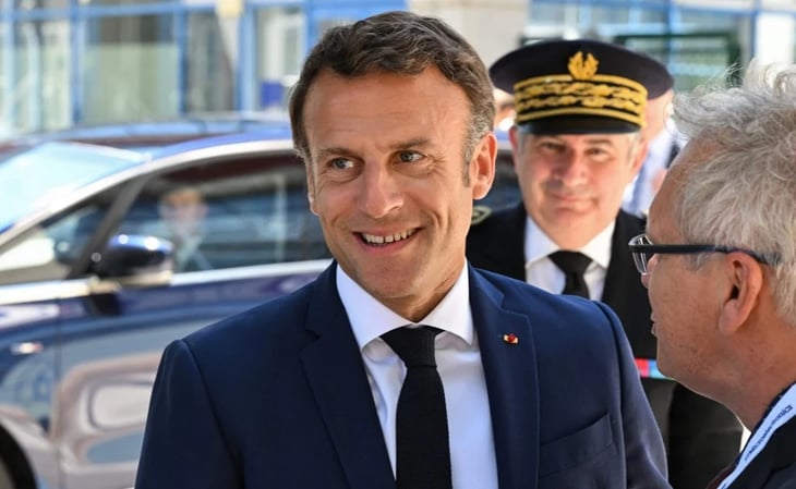 VIDEO: Mujer abofetea al presidente de Francia, Emmanuel Macron